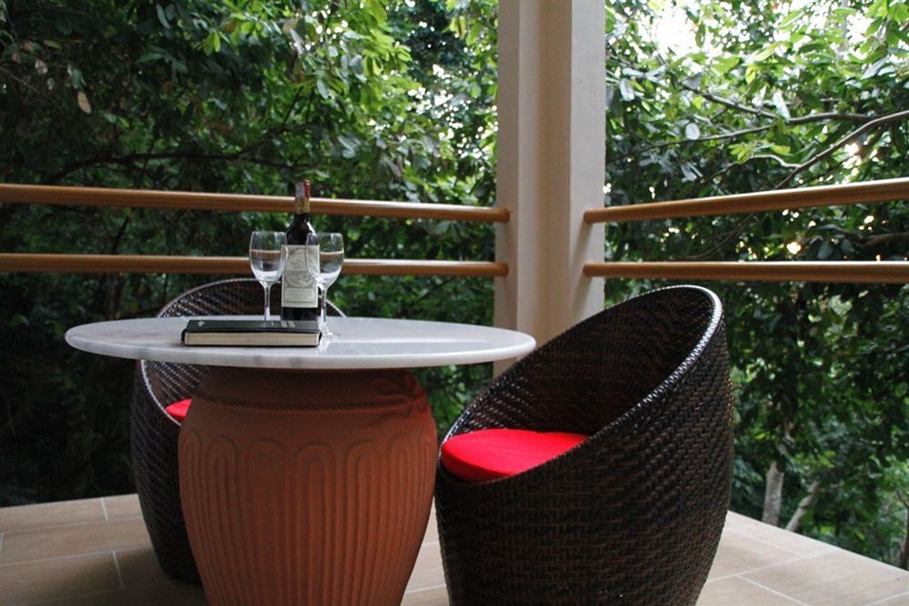 Ambong Rainforest Retreat Pantai Tengah  Eksteriør bilde